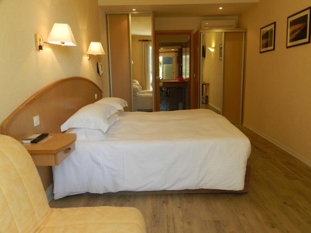 Grand Hotel Moriaz Le Lavandou Buitenkant foto